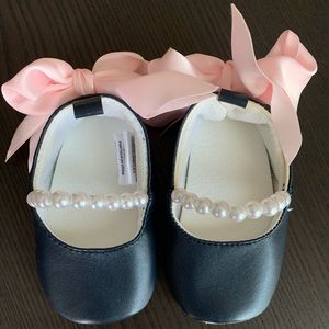 Baby girl dress shoes. Size 0-6 months. Navy Blue